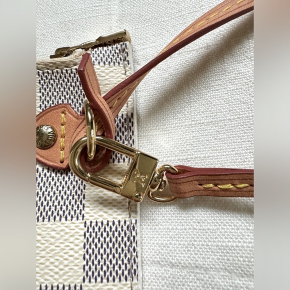 👜Authentic Louis Vuitton Monogram Canvas Wristlet👜 - Picture 4 of 12